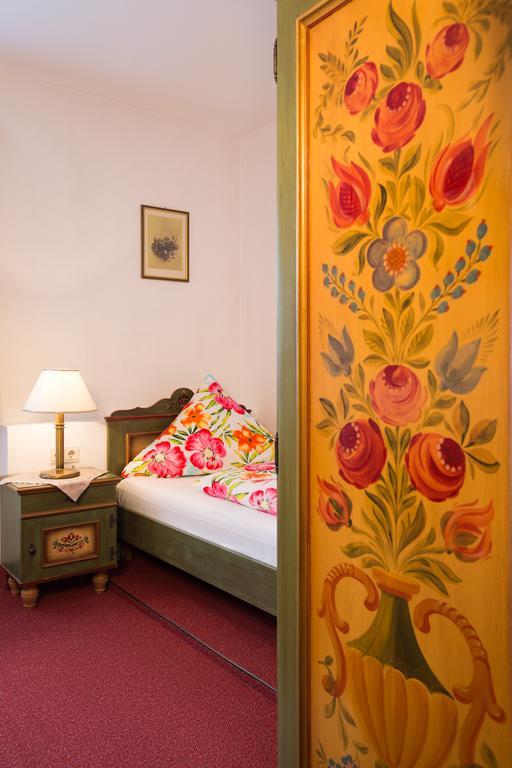 Hotel Gasthof Zum Lamm Garmisch-Partenkirchen Zimmer foto